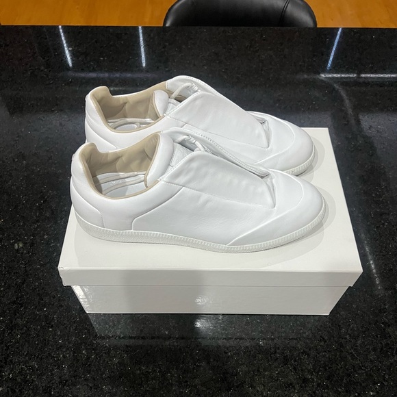 Maison Martin Margiela ‘Future’ Concealed Lace Fastened Trainers - Picture 3 of 10